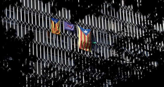 Katalánské vlajky v ulicích Barcelony (4. října 2017)