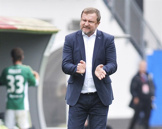 Pavel Vrba burcuje plzeské fotbalisty pi utkání s Bohemians.