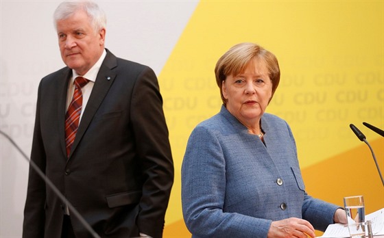 éfka CDU a kancléka Angela Merkelová a éf CSU Horst Seehofer na tiskové...