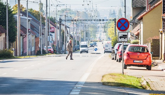 Borek se těšil, že dálnice odlehčí provoz v obci, trasa osobních aut a kamionů mířících do obchodní zóny ale povede tudy.