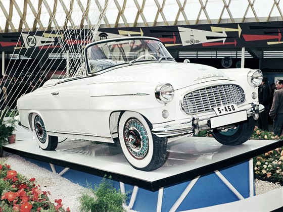 Škoda 450 při premiéře na brněnském strojírenském veletrhu