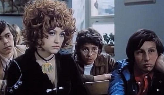 Petra �ernocká a Jan Kraus ve filmu Dívka na ko�t�ti (1971)