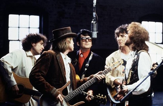 Traveling Wilburys, zleva Bob Dylan, Tom Petty, Roy Orbison, George Harrison a...