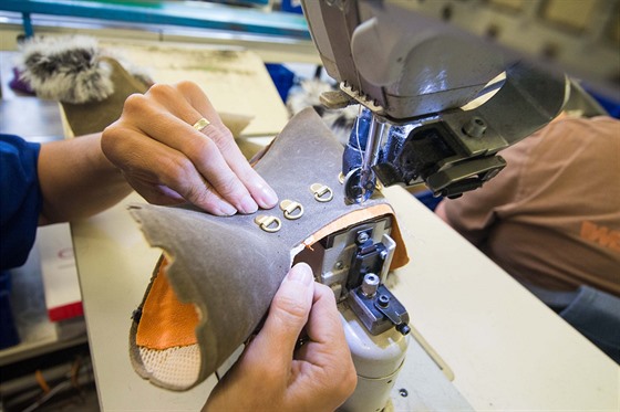 Výroba obuvi v závod firmy Baa v Dolním Nmí na Uherskohradisku