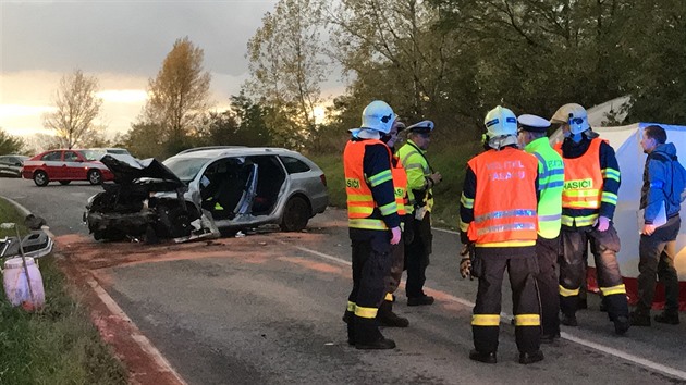 Dopravní nehoda mezi obcemi Nelahozeves a Velvary (3. �íjna 2017).