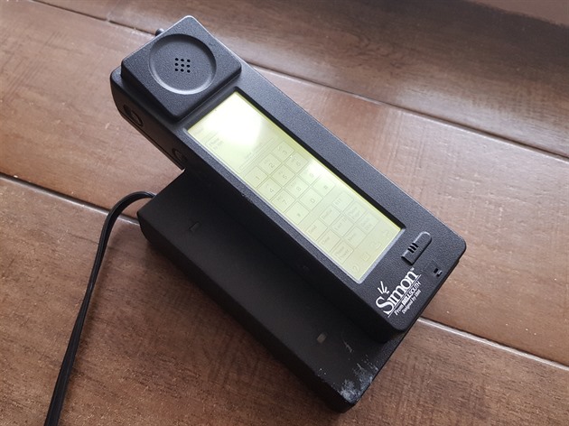 Propadák IBM Simon, který zahájil novou éru. Smartphony slaví 30 let na trhu
