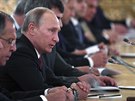 Ruský prezident Vladimir Putin pi jednání se saúdským králem Salmánem (5....