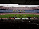 Pohled na prázdný stadion Camp Nou ped utkáním domácí Barcelony s Las Palmas.