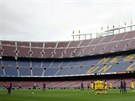 Lionel Messi z Barcelony se chystá k rozehrání standardní situace v utkání s...