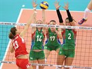 Turecké volejbalistky (v erveném) v utkání o bronzové medaile na mistrovství...