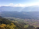 Pohled z výlapu do prsmyku Passo Mendola do údolí Adie