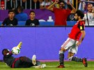Mohamed Salah z Egypta stílí vedoucí gól v kvalifikaním utkání proti Kongu.
