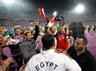 EGYPTSKÉ OSLAVY. Radost z postupu na mistrovství svta na stadionu v Alexandrii.