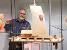 Amatrsk badatel Ji Sonnek  na sv vstav v Muzeu Hlunska