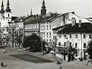 Jihlavsk� n�m�st� se �pal��kem budov Krecl.