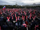 Píznivci opoziního pedáka Alexeje Navalného v Petrohradu demonstrovali proti...