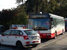 Na pra�sk�m Vypichu se na k�i�ovatce srazil autobus s tramvaj�, nikdo nebyl...