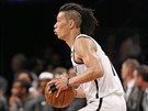 Jeremy Lin z Brooklynu zaujal novým úesem.
