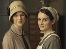 Rose Leslie a Sophie McShera v seriálu Panství Downton (2015)