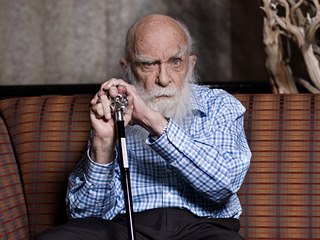 Kanadsko-americký jevištní kouzelník a vědecký skeptik James Randi