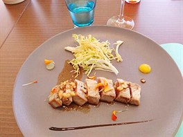 Každý předkrm francouzské kuchyně je požitek sám o sobě. Toto je filet z tuňáka...