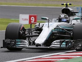 Valtteri Bottas z Mercedesu bhem kvalifikace na VC Japonska