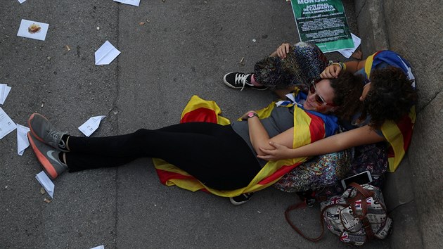 Barcelona. Protesty proti policejnmu zsahu bhem katalnskho referenda o nezvislosti (3. jna 2017)