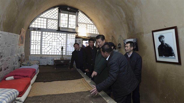XI'AN, Feb. 16, 2015 Chinese President and General Secretary of the Communist Party of China Central Committee Xi Jinping (3rd L), also chairman of the Central Military Commission, visits the cave dwelling he lived in during his teenage when he came to Liangjiahe Village as part of a campaign launched by Chairman Mao Zedong that asked urban youth to experience rural labor life, in Wen'anyi Township of Yanchuan County, Yan'an, northwest China's Shaanxi Province, Feb. 13, 2015. Xi made a tour in Shaanxi on Feb. 13 - 16, and extended festival greetings to locals and people across the nation ahead of the Spring Festival, which falls on Feb. 19.