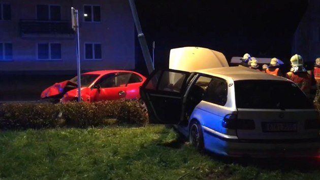 V sobotu rno se srazila dv auta v Hanuovicch na umpersku (7. jna 2017).
