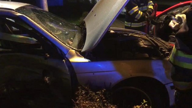 V sobotu rno se srazila dv auta v Hanuovicch na umpersku (7. jna 2017).