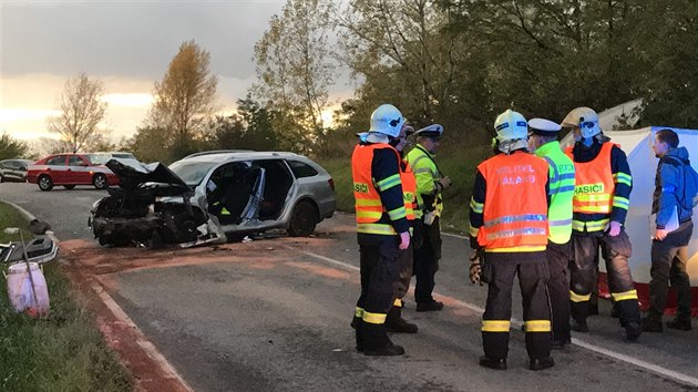 Dopravní nehoda mezi obcemi Nelahozeves a Velvary (3. října 2017).