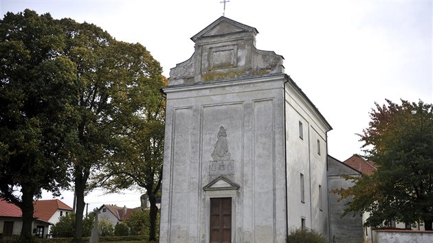 Soust prohldkov trasy hradu Kmen by se po bezplatnm peveden od crkve a nsledn oprav, mla stt kaple Panny Marie Bolestn. Tu v roce 1667 vystavli jako hrobku rodu Malovc, nkdejch majitel mstnho hradu.