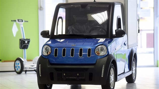 Ostravská společnost Velor-X-Trike ve spolupráci s čínskými firmami Soco a Jiuayan uvedla na český trh nový elektromobil pod značkou VXT.