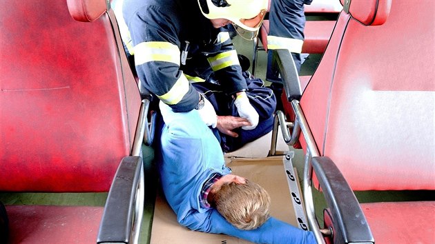Na hasiče čekal vlak plný raněných.