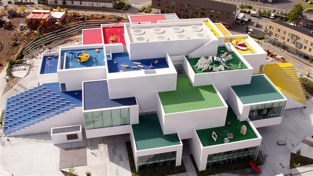 V dánském Billundu otevřeli Lego House, má 12 tisíc metrů čtverečních, kde si mohou hrát děti i dospělí.