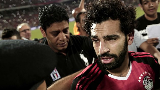 Dojat Mohamed Salah v obleen fanouk. Oslavuj postup egyptsk reprezentace na mistrovstv svta.