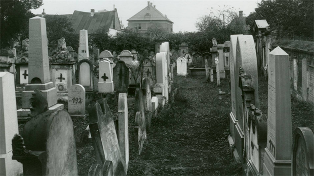 Snímek zachycují prostějovský hřbitov v době těsně před jeho likvidací v první polovině 40. let.