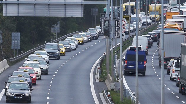 Taxiki protestuj tak proti alternativnm taxislubm (Praha, 2.jna 2017).