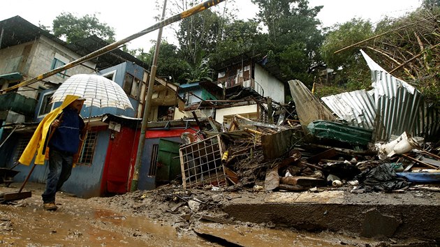 Tropická bouře Nate způsobila v Nikaragui a Kostarice bleskové záplavy a sesuvy půdy, při nichž zahynulo nejméně dvacet dva lidí. (5.10.2017)