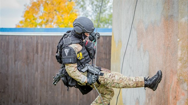 Zsahov jednotky na souti likvidovaly gang i toxickou ltku.