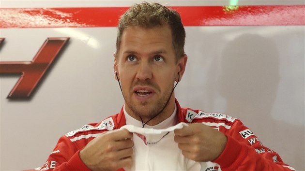 Sebastian Vettel z Ferrari po trninku na Velkou cenu Japonska
