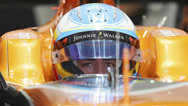 Fernando Alonso ve voze stje McLaren