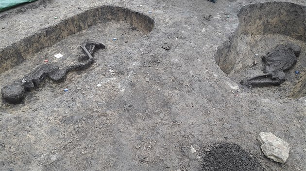 Archeologové našli v místě budoucí suché nádrže pohřebiště s patnácti kostrami.