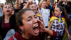 Barcelona: Demonstrace proti zásahu panlské policie bhem referendu o...