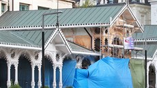 Karlovarská Tr�ní kolonáda v sou�asné dob� podstupuje opravu.