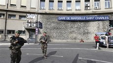 Francouzská armáda hlídá hlavní nádraí Saint Charles ve mst Marseille (1....