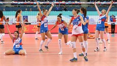 Srbské volejbalistky slaví ve finále evropského šampionátu proti Nizozemsku.