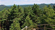 ást výhledu ze Spizsteinu omezují vzrostlé stromy.