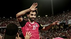 EGYPT. Mohameda Salaha nosili hráči i fanoušci na ramenou. Právě on v říjnovém...