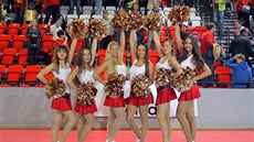 Hanka (t�etí zleva), Daniela po její levici